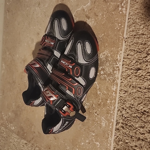 Spinning Shoes - Picture 3 of 5